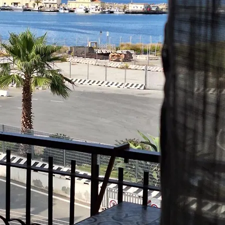 Laranda ゲストハウス 3*