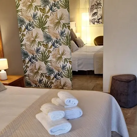 Laranda ゲストハウス 3*