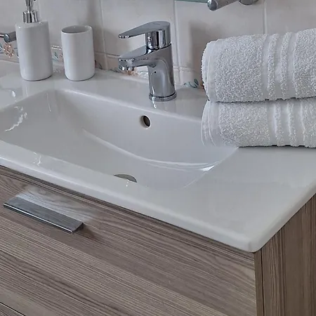 Laranda ゲストハウス 3*